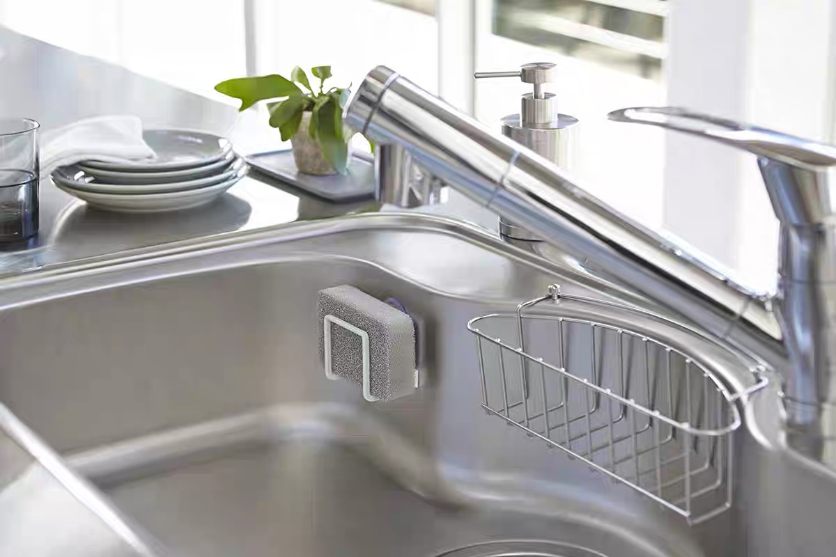 What to Look for in a Dish Drying Rack: Material & Drainage